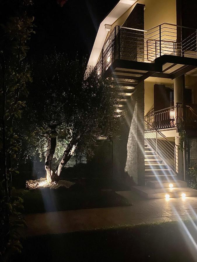 Villa Elena เดเซนซาโนเดลการ์ดา ภายนอก รูปภาพ