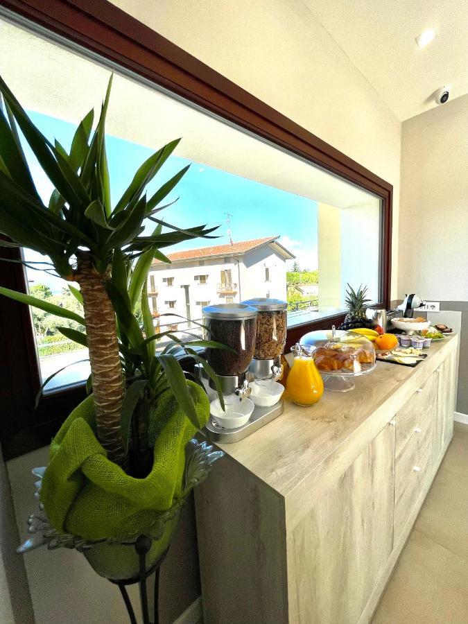 Villa Elena เดเซนซาโนเดลการ์ดา ภายนอก รูปภาพ